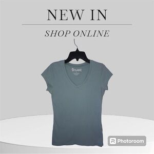 Splash Brand Fitted Stretch, V-Neck Juniors Med Powder Blue Short Sleeve tee